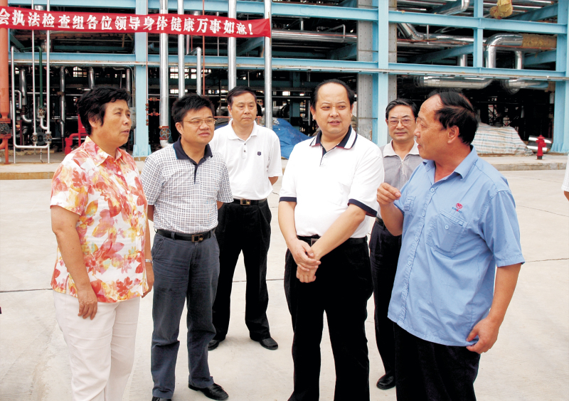 2008年9月10日，湖北省人大常委副主任蔣大國來公司，對公司《勞動合同法》實施情況進行檢查